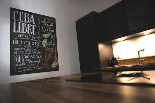 Kuchyň nebo kuchyňský kout v ubytování Beautiful Design 2 BR Loft
