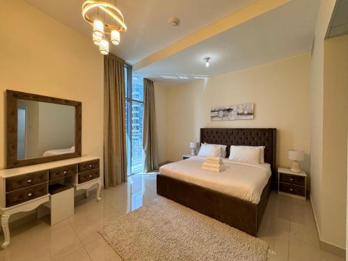 Luxury apartment 3 beds Marina view