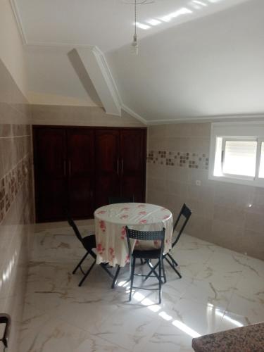 a dining room with a table and chairs at le ventoux in El Hajeb