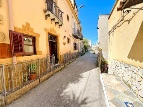 an empty alley with a building and a fence at Nonna Sasà in Torretta