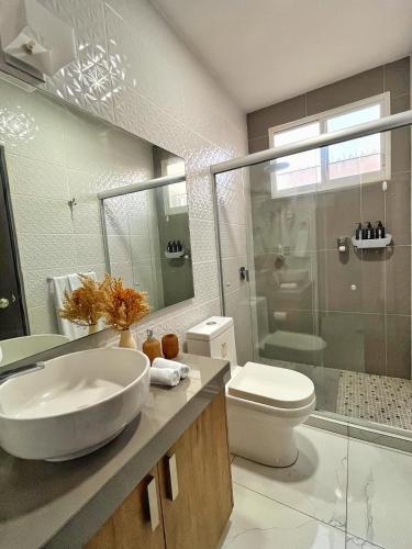 a bathroom with a sink and a toilet and a shower at Departamento planta baja con alberca a 5 min de playa! in Manzanillo
