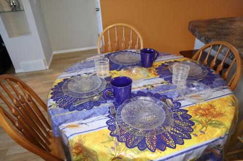 Gallery image of A Cozy - Spacious Urban Retreat - Child / Pet Friendly in Lethbridge