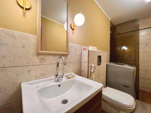 Koupelna v ubytování Boho-Chic 2 bedrooms in Zamalek (no visits)