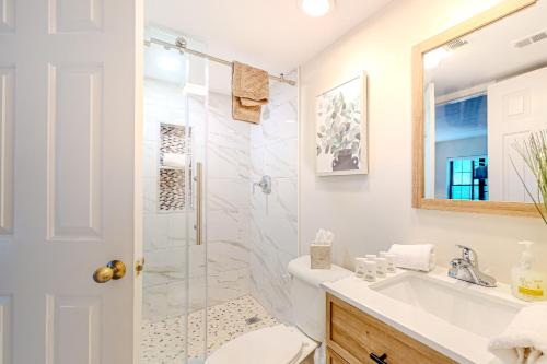a bathroom with a shower and a toilet and a sink at Mystic Sunrise in Lake Harmony
