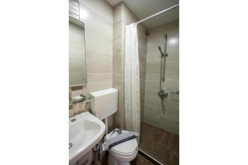 Un baño de Rania Studio with sea view