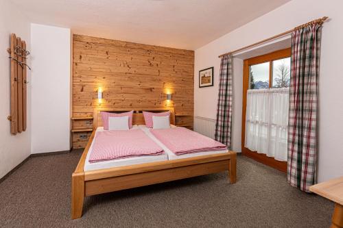 Кровать или кровати в номере Haus Vogl