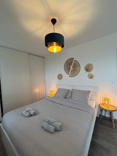 Ένα ή περισσότερα κρεβάτια σε δωμάτιο στο Les Terrasses de Saint Martin