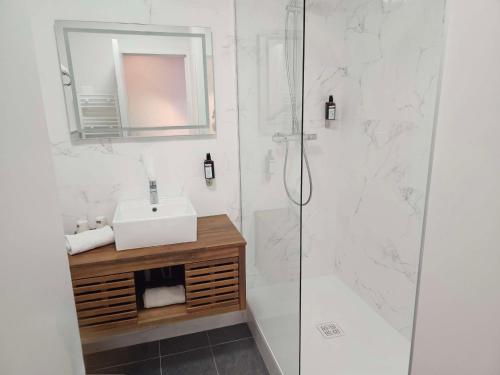 a bathroom with a shower with a sink and a mirror at Best Western H&ocirc;tel Le Sud in Manosque