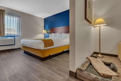 Katil atau katil-katil dalam bilik di SureStay Hotel by Best Western Spicer