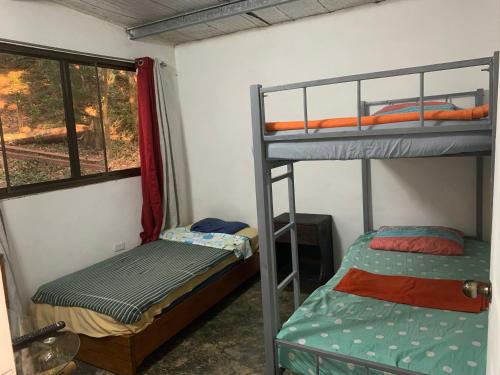 Ένα ή περισσότερα κρεβάτια σε δωμάτιο στο Monasterio del Mono