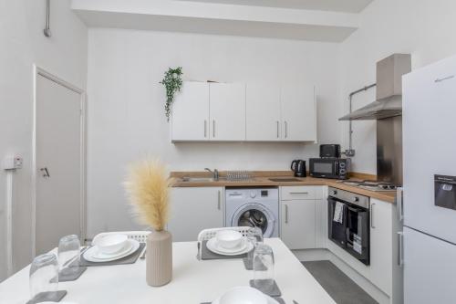 Cuisine ou kitchenette dans l'établissement Rustic Apartment, Hartlepool City Centre