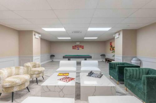 Fotografie z fotogalerie ubytování Exuberant King Bed Near EWR w/ Gym & Parking v destinaci Newark