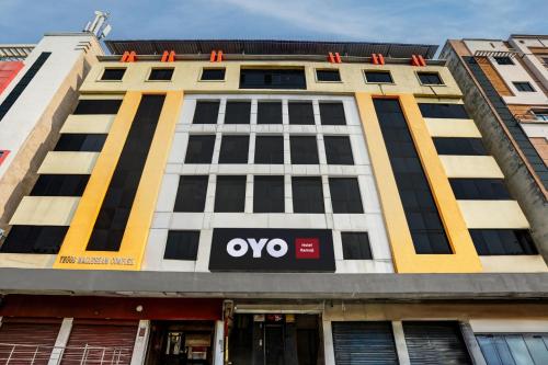 a building with the oxo sign on it at Hotel Ramoji in Surūrnagar