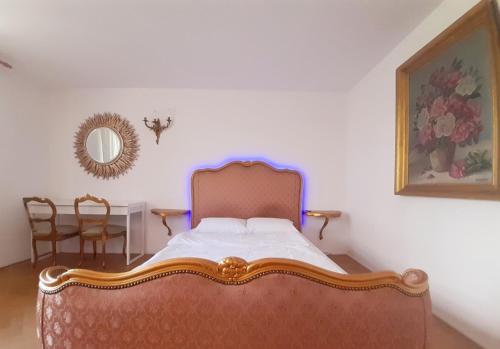 Villa Vinohrady房間的床