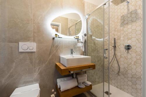 a bathroom with a sink and a shower at AlbaDea Déco&Jacuzzi in Rome