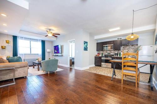a kitchen and living room with a table and a couch at Downtown ! King bed 24 concierge! Onsite Parking LM903 in Atlanta