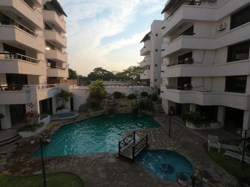 a swimming pool in the middle of a building at Suite 5 Estrellas in Santa Cruz de la Sierra