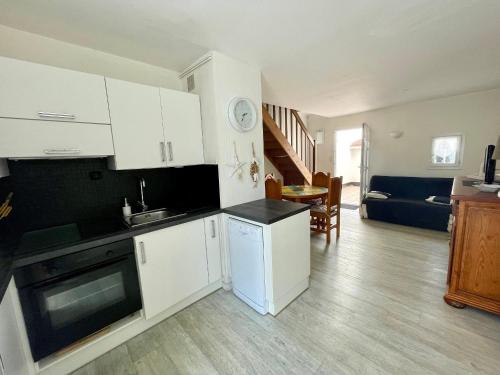 Photo de la galerie de l'établissement Maison 3 pièces avec piscine chauffée & tennis, proche mer - FR-1-231-298, à Bretignolles-sur-Mer