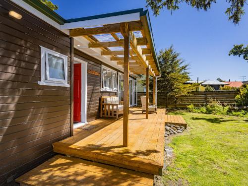 Κήπος έξω από το Alpine Rest - National Park Holiday Home