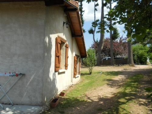 Gallery image of Gîte avec piscine commune, animaux admis, jeux pour enfants - FR-1-496-21 in Saint-Haon-le-Châtel