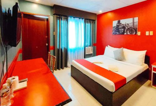 Postel nebo postele na pokoji v ubytování RedDoorz @ Hotel Dian Aparri