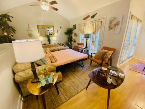 Posezení v ubytování Lodge H - CABIN (Sleeps 12) - #SASQUATCHED