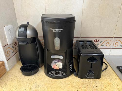 a coffee maker and a blender on a counter at Acapulco diamante departamento con playa ecológico in Acapulco