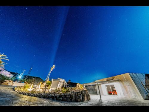 a night view of a building with a starry sky at XYZ speciale in Shirahama