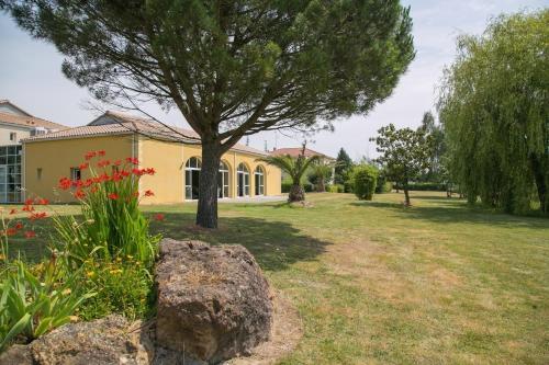 Zahrada ubytování Hôtel de la Louée