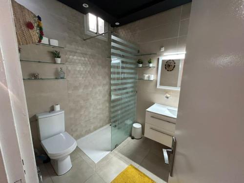 a bathroom with a toilet and a sink at Luxueux appartement au centre de Rabat in Rabat