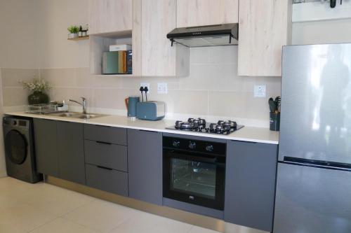 Dapur atau dapur kecil di Bella Suite- Serenity & Stuff Luxury Apartments