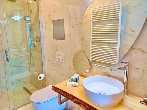 Kylpyhuone majoituspaikassa Paseky Apartments Resort