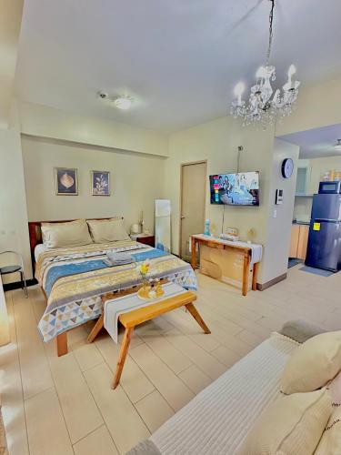 A bed or beds in a room at Condo in Newport City Pasay near NAIA T3 AIRPORT MANILA