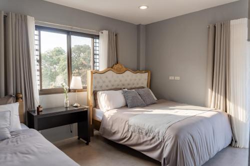 A bed or beds in a room at Condo near Calle Crisologo