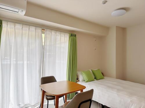 Ένα ή περισσότερα κρεβάτια σε δωμάτιο στο Nishinakajima Apartment