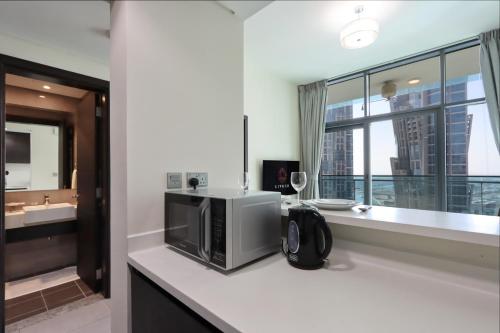 TV a/nebo společenská místnost v ubytování Livbnb Suites - Modern 1 Bed in Merano Tower