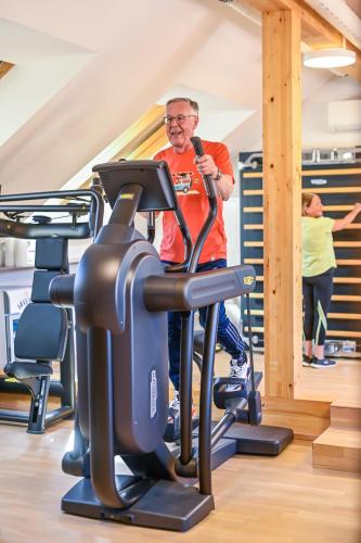 a man on a treadmill in a gym at Genuss-Pension Herti in Übelbach