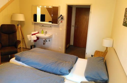 Katil atau katil-katil dalam bilik di Bio-Hotel Zum Forsthaus