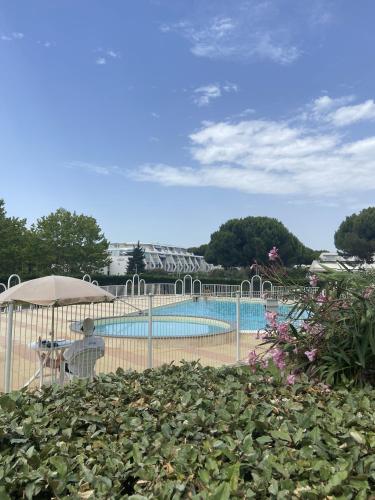 Sol-y-Days Flamants roses, appartement rez-de-jardin avec piscine