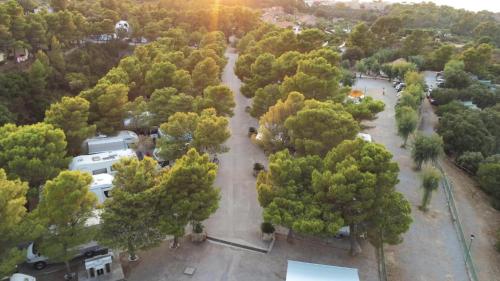 an overhead view of a park with trees and a parking lot at Camping & Village Rais Gerbi in Pollina