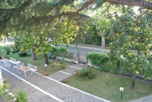 an overhead view of a park with benches and trees at Villa Nicodemo in Paestum