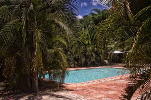 A piscina localizada em Waterfalls hotel (Lusaka) ou nos arredores
