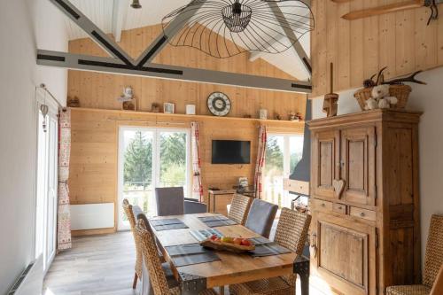 A seating area at Chalet : Secteur Gérardmer.