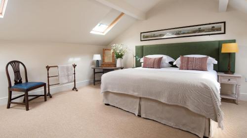 A bed or beds in a room at Birks Stable Cottage