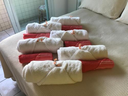 En eller flere senge i et værelse på Apto Vista Mar 50m da Praia com estacionamento - O Cantinho da Sol