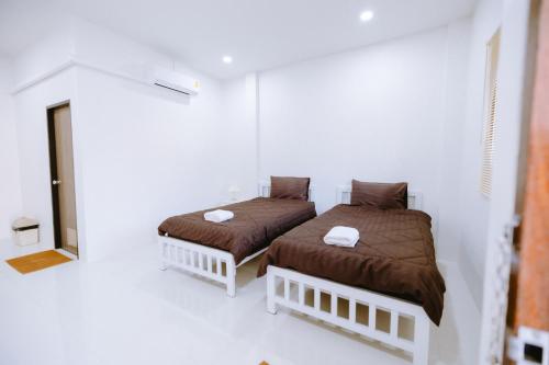 Ένα ή περισσότερα κρεβάτια σε δωμάτιο στο Peeranon Resort