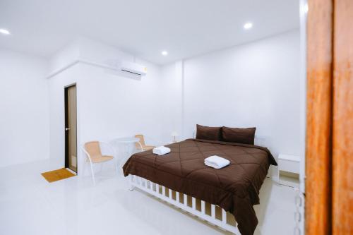 Ένα ή περισσότερα κρεβάτια σε δωμάτιο στο Peeranon Resort