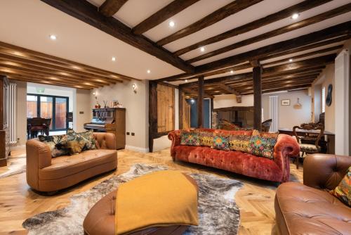 a large living room with couches and a table at Crippens, Quintissential Luxury Central, Parking & EV in Canterbury
