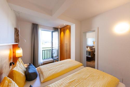 a bedroom with two beds and a window at Seehaus Winkler in Weissensee