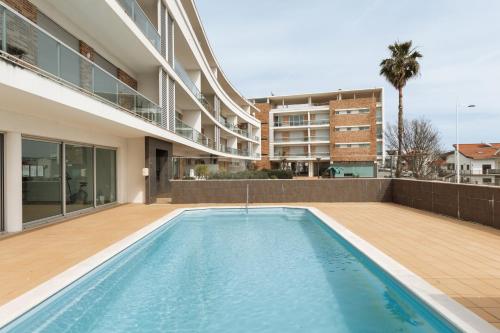 a swimming pool in front of a building at Golden Terrace Delight in São Martinho do Porto